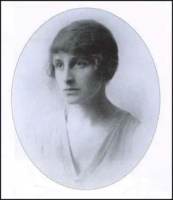 Vera Brittain in 1920s