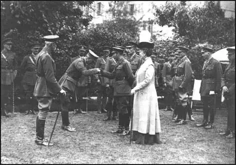 Herbert Russell meets George V on 9th June1917.