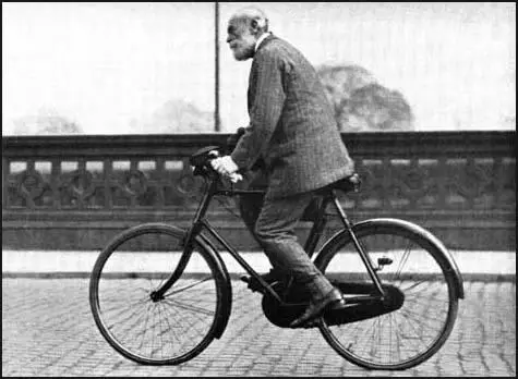 C.P. Scott on his daily ride to the Manchester Guardian.