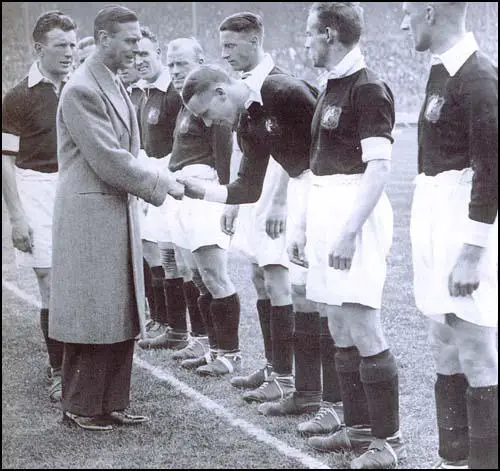 Sam Cowan introduces the future George VI to Matt Busby at the 1933 FA Cup Final.