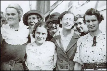 Agnes Hodgson, Mary Lowson, May Macfarlane and Una Wilson on board ship in Sydney in October 1936.