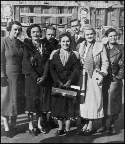 Agnes Hodgson, May Macfarlane, Mary Lowson, Una Wilson and Aileen Palmer in Barcelona in December 1936.