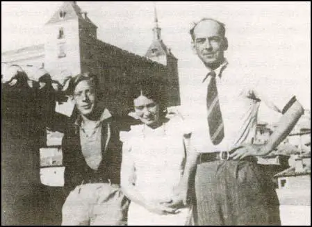 Laurie Lee, Mary Campbell and Roy Campbell in Toledo in 1935