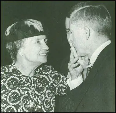 Hellen Keller with Henry A. Wallace in 1946