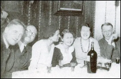 John Gunther, Marcel Fodor, Mrs Fodor, Frances Gunther,Dorothy Thompson and Sinclair Lewis in Vienna in 1930.