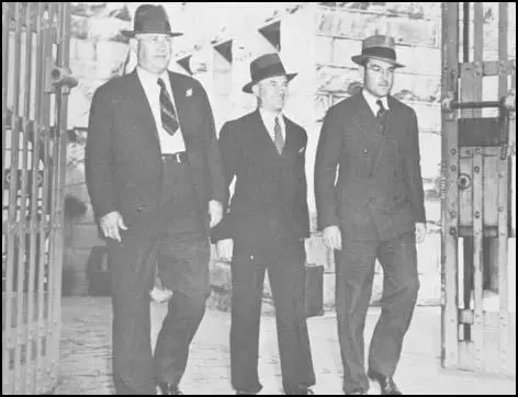Warren Billings (middle) leaving Folsom Prison in 1939.