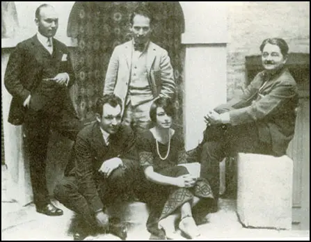 Charles MacArthur and Dorothy Parker with Arthur Samuels, Harpo Marx and Alexander Woollcott (1924)