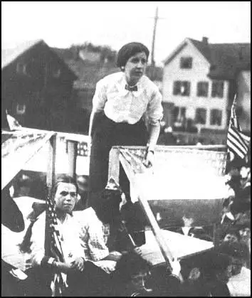 Elizabeth Gurley Flynn addressing strikers in Paterson (1913)