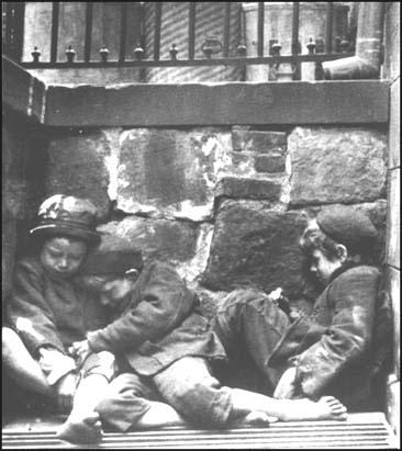 Jacob Riis, Children sleeping in Mulberry Street (1890)