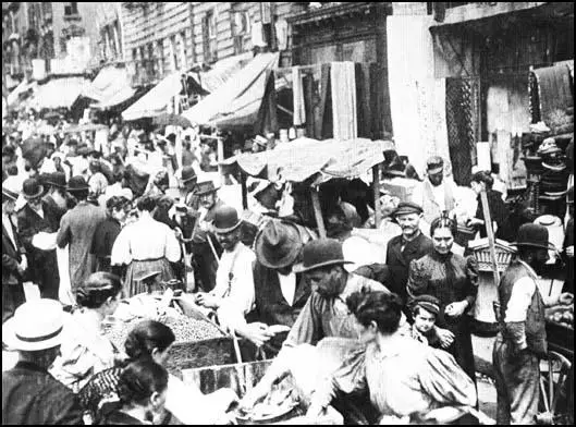 The Russian-Jewish market in Hester Street, New York