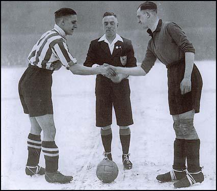 Stan Cullis before a match with Sheffield United.