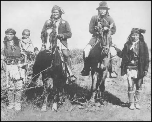 Geronimo and Apaches in 1886