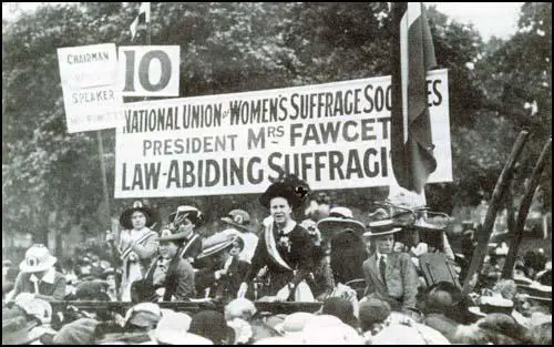 Millicent Garrett Fawcett addressing the crowds in Hyde Park at theculmination of the Pilgrimage on 26th July 1913.