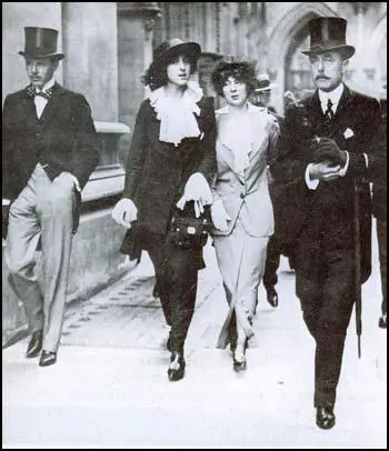 Harold Nicholson, Vita Sackville-West, Rosamund Grosvenorand Lionel Edward Sackville-West in 1913
