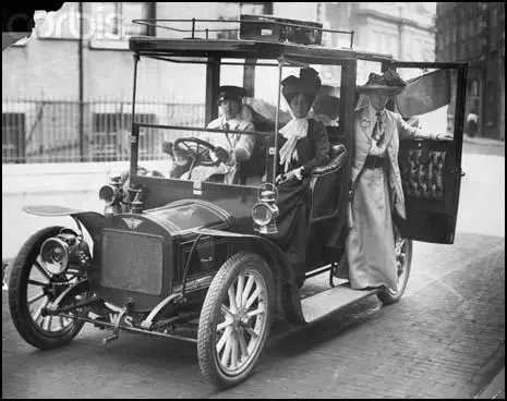 Vera Holme driving Emmeline Pankhurst.