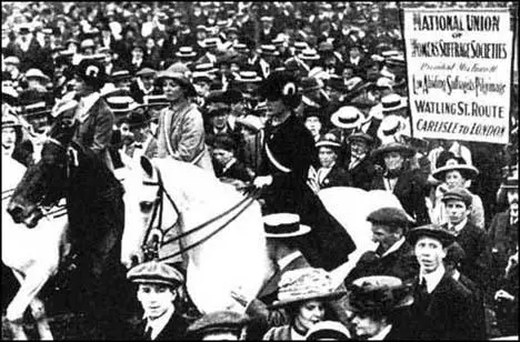 Pilgrimage entering London on 26th July, 1913