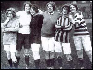 Why did the FA try to stop women's football in 1921?
